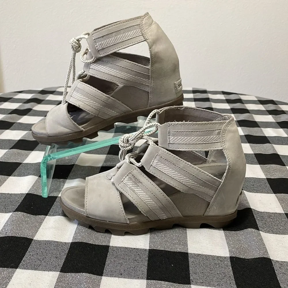 SOREL Joanie Lace Sandals Women's 9.5 Gray Leather Canvas Peep Toe Wedge Lug